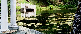 Parkteich hinter dem Haus