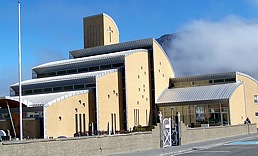 Kirche in Beton - innen eher Konzertsaal