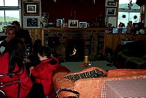 Ein Kamin gehrt in den Wohnbereich, in Gasthaus oder Pub. Angenehm wrmt er in der feuchtkalten Witterung.