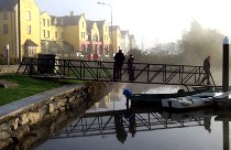 Rast unterwegst: Stadt im Morgennebel - typisch fr den irische Herbst!