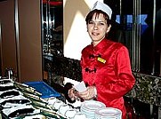 16.00 Uhr - Teatime: frisches Gebäck und mindestens 10 exquisite Teesorten = ganz große Verführung