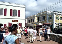 St. Thomas: die Passagiere schwärmen aus; 18.00 Uhr - alle an Bord!!!