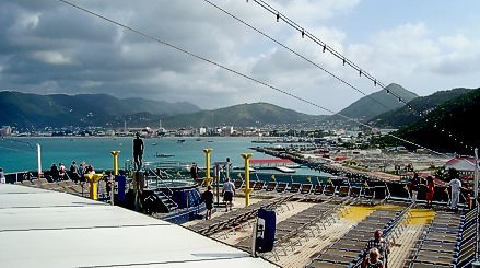 Hafeneinfahrt Philipsburg - paradisische Landschaft ...